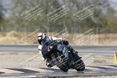 media/Dec-01-2025-Moto Forza (Mon) [[2daa91e15f]]/2-Intermediate Group/Session 3 (Turn 3)/